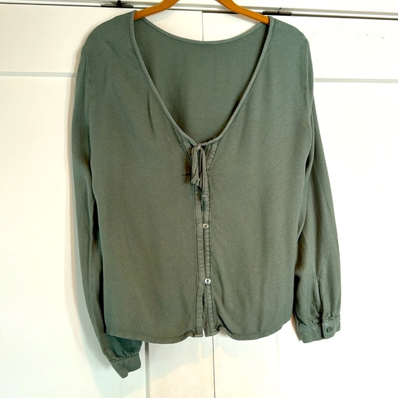 Cloth & Stone Anthropologie Sage Green Tie-Back Long Sleeve Top - Small - Picture 4 of 11